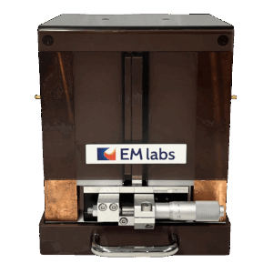 EMラボのファブリペロー共振器。一台で25~110GHzまで測定できるブロードバンドタイプ